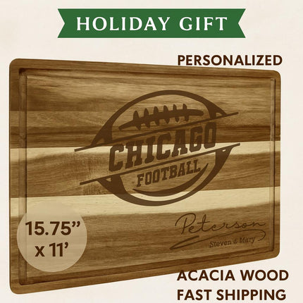 “Personalized Chicago football cutting board made from acacia wood, engraved with a football logo and family name ‘Peterson – Steven & Mary.’ Features size dimensions 15.75″ x 11″, juice groove border, and text highlighting ‘Holiday Gift,’ ‘Personalized,’ and ‘Fast Shipping.’ Rustic design ideal for football fans and holiday gifting.”